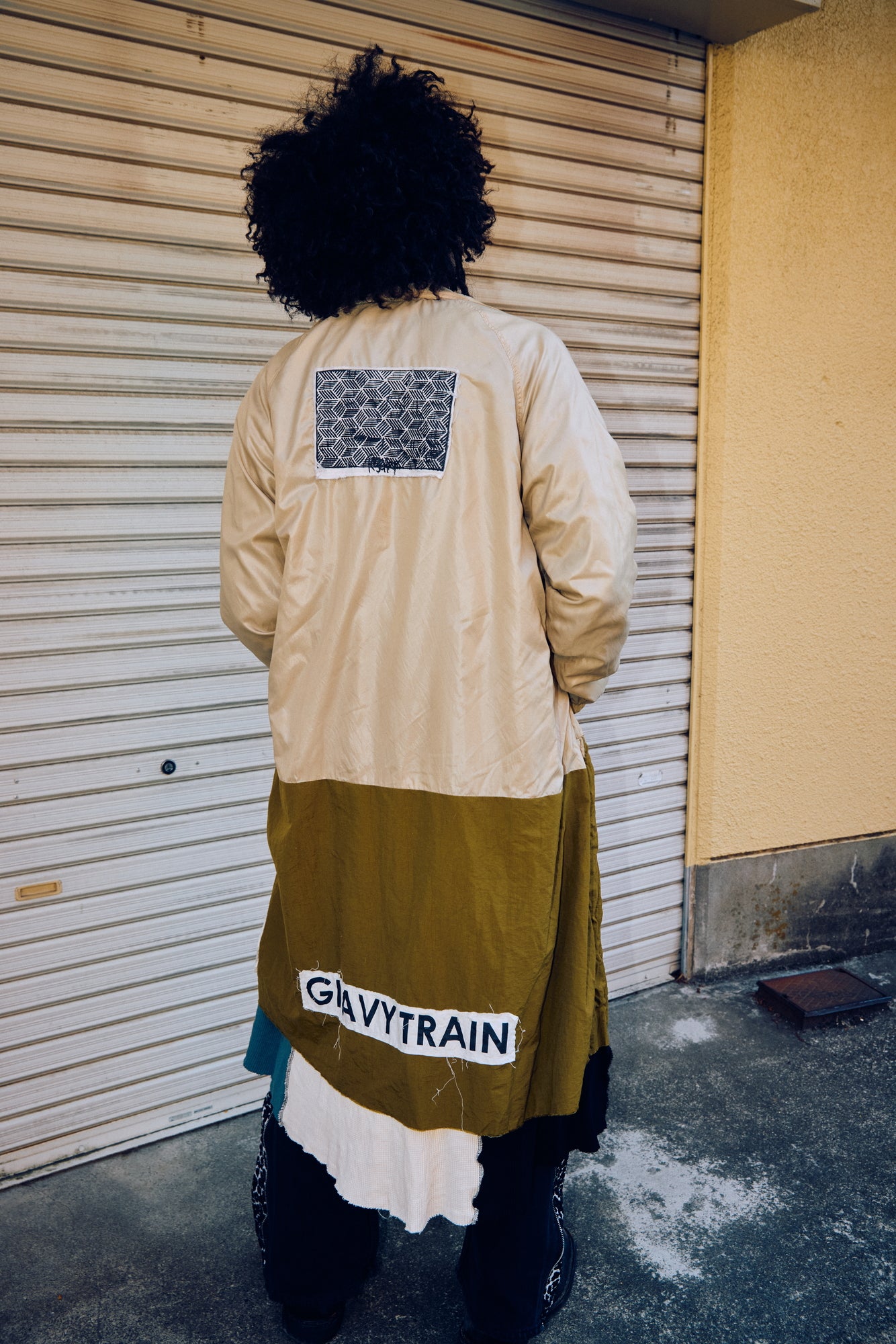 EXTENDED SWING TOP COAT